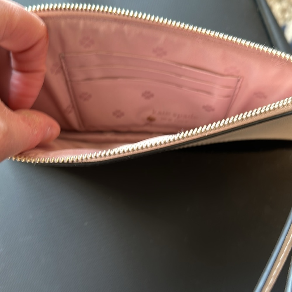kate spade ♠️ New York authentic wristlet - Picture 4 of 6